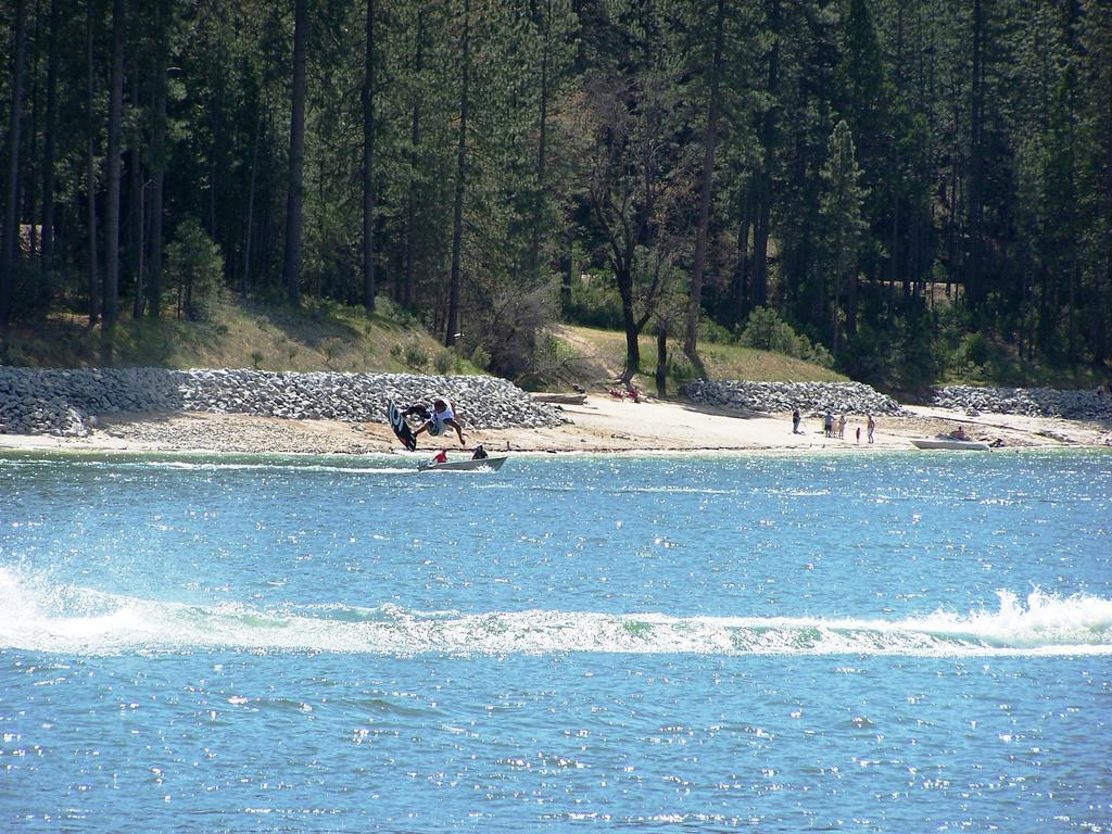 بحيرة باس The Pines Resort & Conference Center المظهر الخارجي الصورة